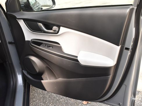 Used 2023 Hyundai Kona SE w/ Cargo Package FWD image 21
