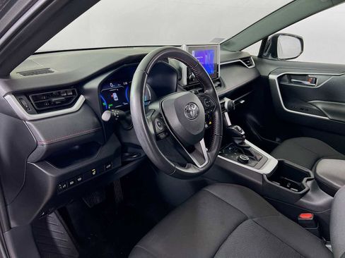 Used 2023 Toyota RAV4 SE image 9