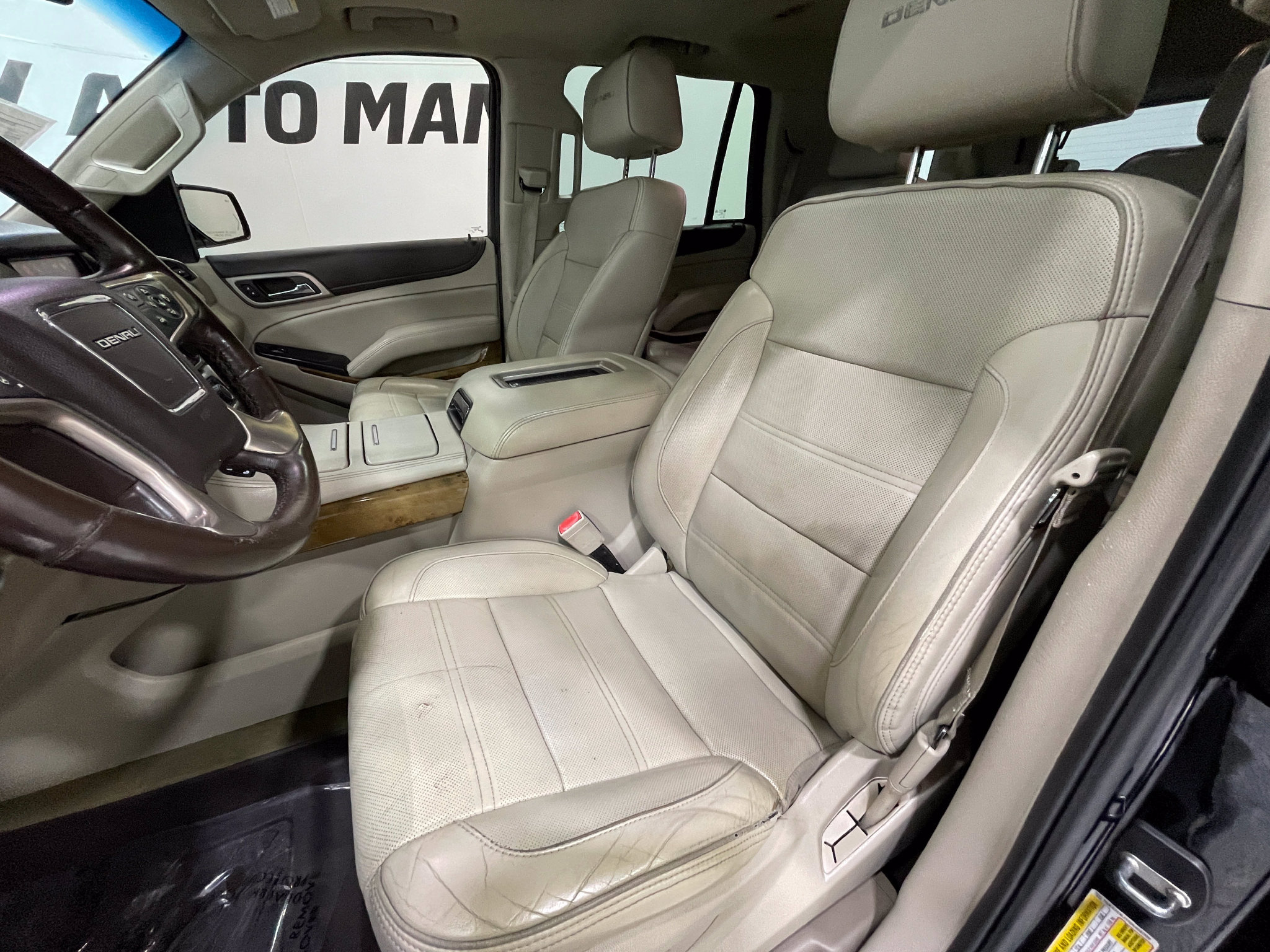 Used 2016 GMC Yukon Denali w/ Open Road Package AWD/4WD image 15