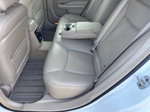 Used 2011 Chrysler 300 Limited RWD image 11