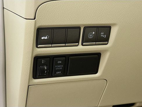 Used 2015 INFINITI QX80 Luxe w/ 22" Wheel Package image 10