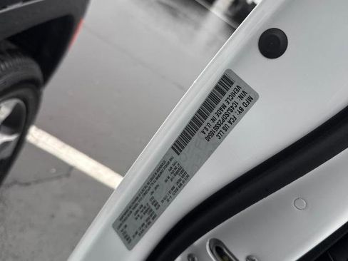 Used 2025 Jeep Wagoneer L Series III image 2