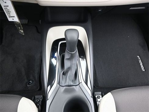 Used 2025 Toyota Corolla LE image 8