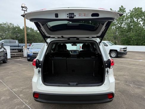 Used 2019 Toyota Highlander XLE FWD image 51