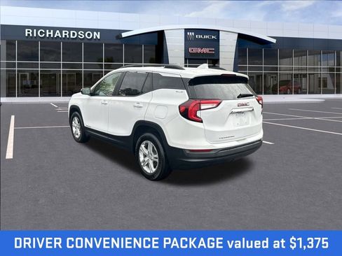 Used 2022 GMC Terrain SLE w/ Driver Convenience Package image 3