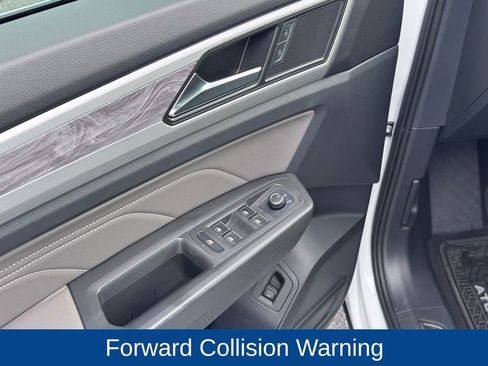 Used 2023 Volkswagen Atlas Cross Sport SE w/ Panoramic Sunroof Package image 9