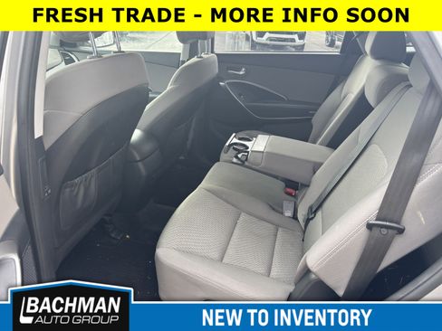 Used 2018 Hyundai Santa Fe SE image 5