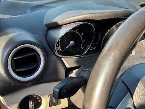 Used 2014 Ford Fiesta SE image 27