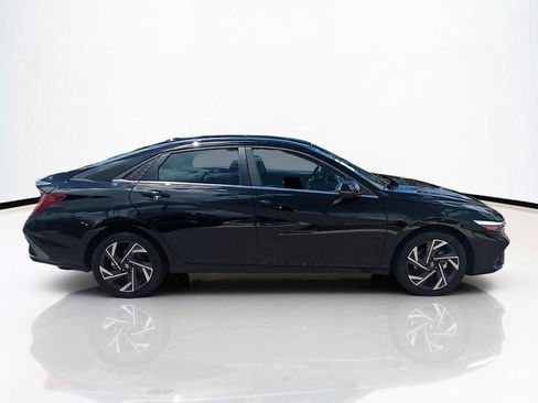 New 2026 Hyundai Elantra Limited FWD image 4