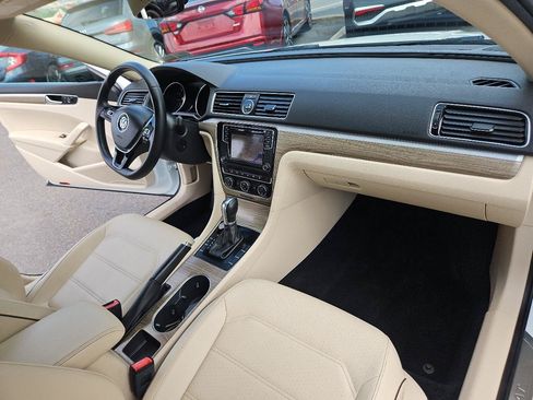 Used 2017 Volkswagen Passat 1.8T SE FWD image 18