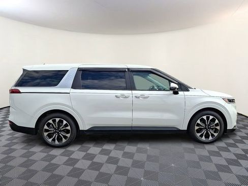 Certified 2024 Kia Carnival EX image 9