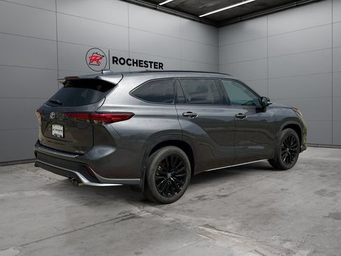 Used 2023 Toyota Highlander XSE AWD/4WD image 5