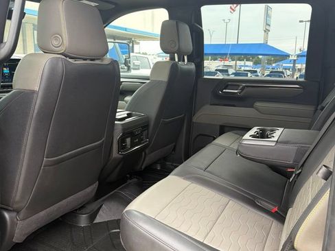 Used 2025 Chevrolet Silverado 2500 ZR2 w/ Technology Package AWD/4WD image 5