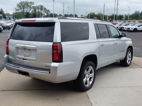 Used 2018 Chevrolet Suburban Premier AWD/4WD image 30