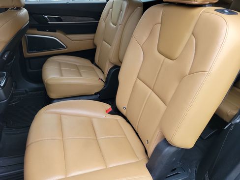 Used 2022 Kia Telluride SX w/ Towing Package FWD image 7