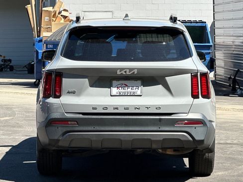 Used 2022 Kia Sorento S w/ Panoramic Sunroof Package AWD/4WD image 5
