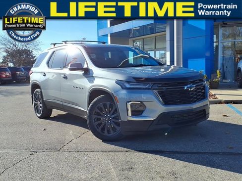 Used 2023 Chevrolet Traverse RS image 1