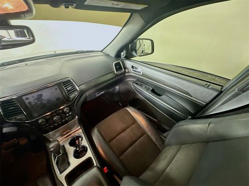 Used 2019 Jeep Grand Cherokee Altitude image 11
