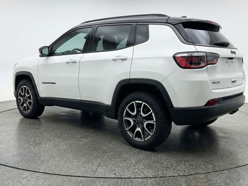 Used 2025 Jeep Compass Trailhawk image 6