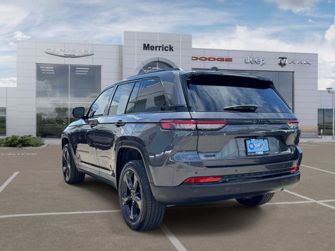 Certified 2025 Jeep Grand Cherokee Altitude AWD/4WD image 8