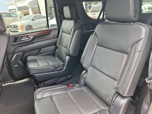 Used 2025 GMC Yukon XL Denali AWD/4WD image 24