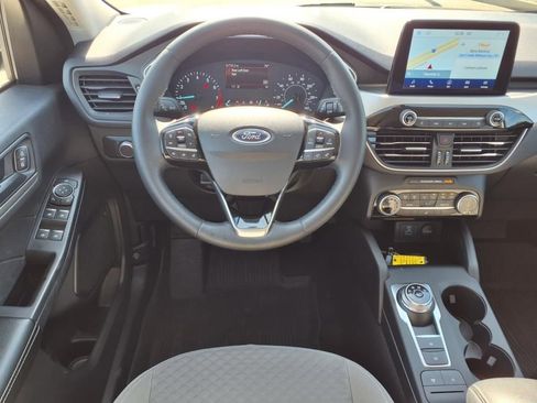 Used 2022 Ford Escape SE w/ Cold Weather Package image 3