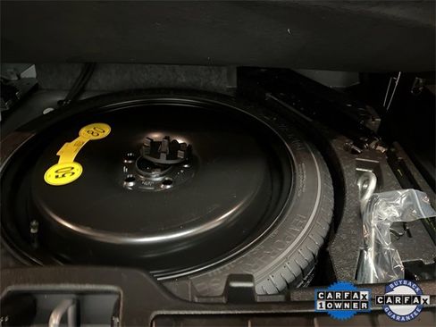 Used 2025 Volvo XC40 B5 Plus image 86