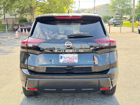 Used 2024 Nissan Rogue SV AWD/4WD image 5
