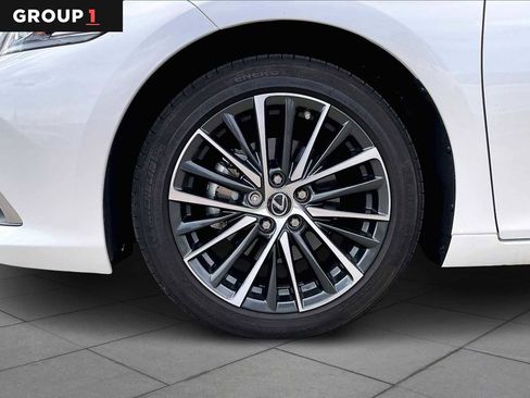 Used 2025 Lexus ES 350 w/ Premium Package image 8