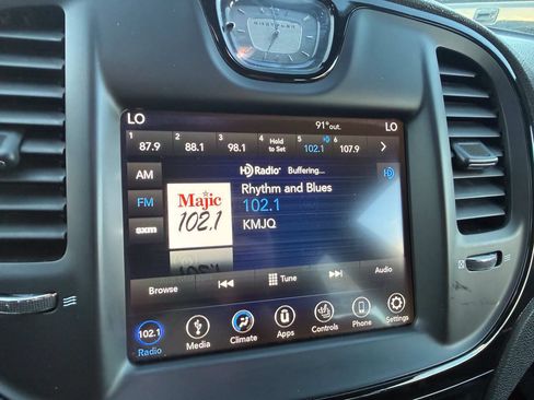 Used 2019 Chrysler 300 S RWD image 25