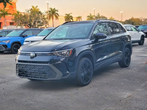 New 2026 Volkswagen Taos SE FWD image 3