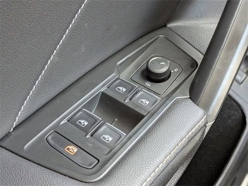 Certified 2024 Volkswagen Tiguan SE image 23