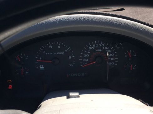 Used 2006 Ford F150 XLT RWD image 2