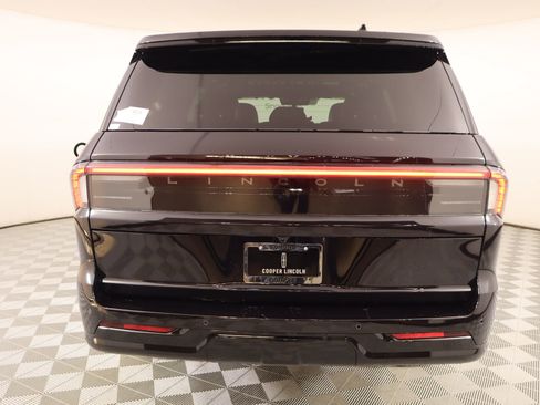 New 2026 Lincoln Navigator Reserve image 23