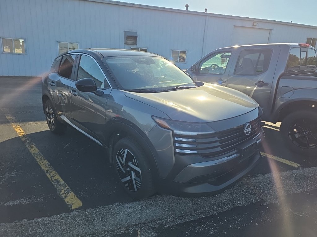 Used 2025 Nissan Kicks SV w/ Charging Package FWD image 3