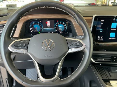 Used 2025 Volkswagen Atlas SE AWD/4WD image 22