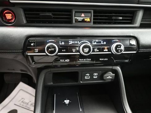 Used 2025 Honda Pilot Touring image 17