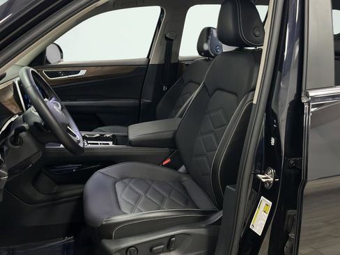 Used 2025 Volkswagen Atlas SE image 6