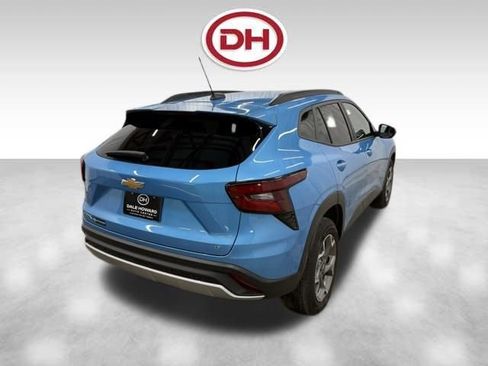 Used 2025 Chevrolet Trax LT w/ Driver Confidence Package image 13