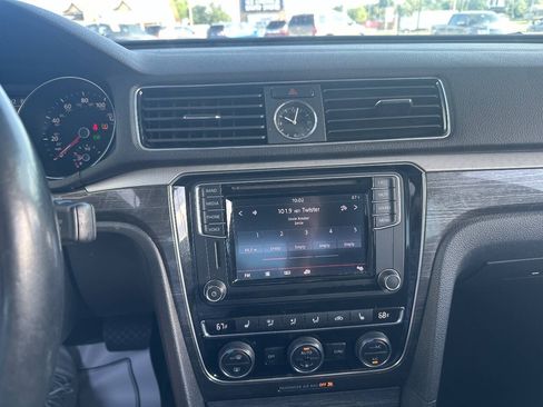 Used 2017 Volkswagen Passat 1.8T SE FWD image 7