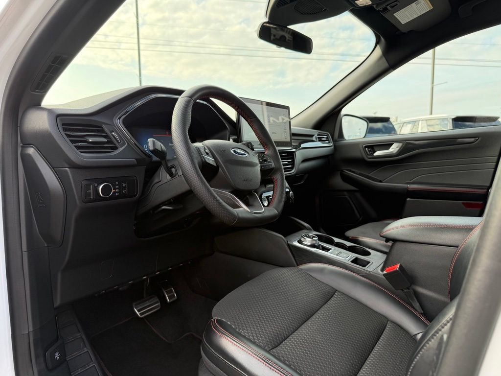 Used 2023 Ford Escape ST-Line w/ Tech Pack #1 FWD image 10