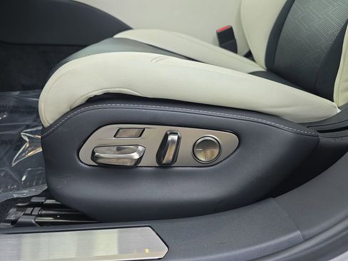 Used 2025 Lexus LS 500 F Sport AWD/4WD image 28