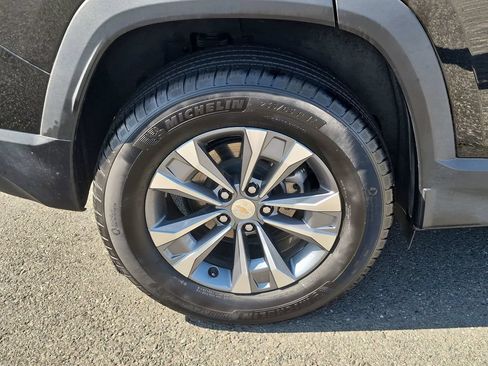 Certified 2025 Chevrolet Equinox LT w/ Convenience Package II AWD/4WD image 28