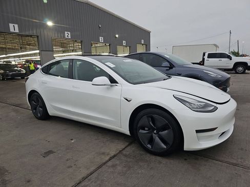 Used 2020 Tesla Model 3 Standard Range RWD image 3