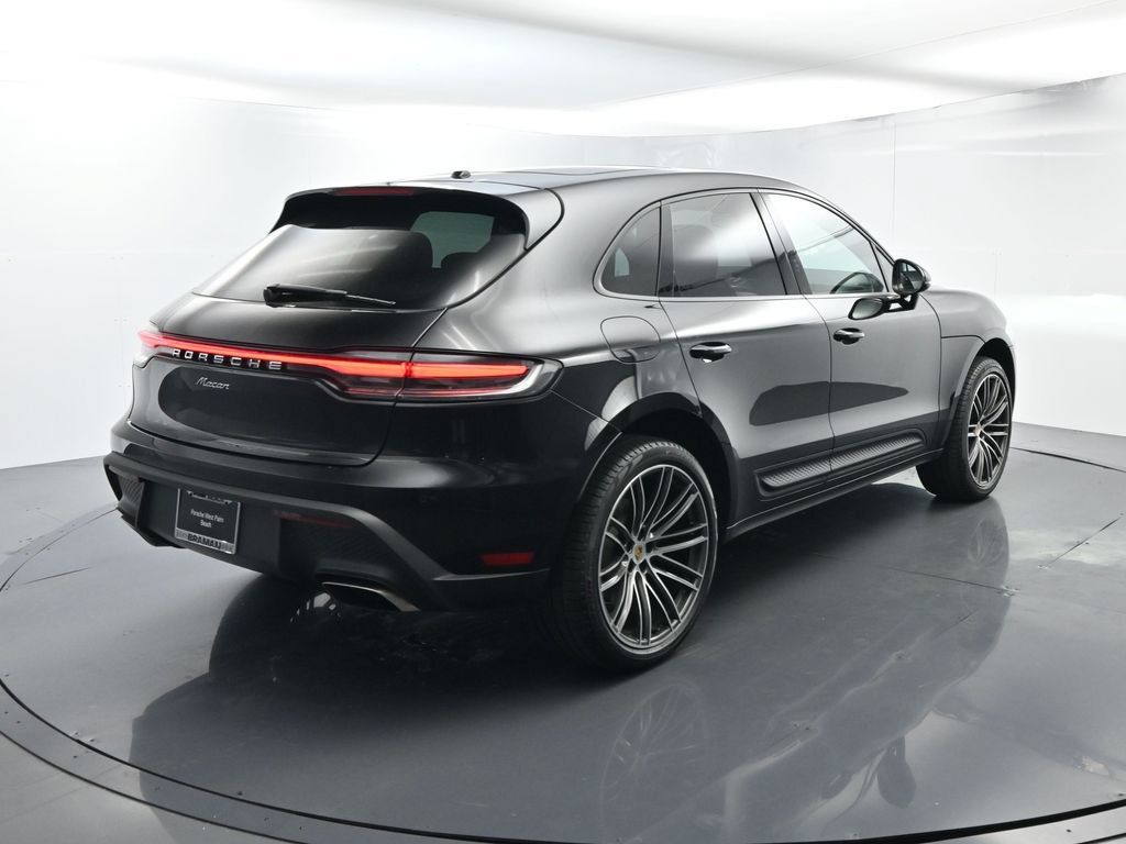 Certified 2025 Porsche Macan AWD/4WD image 14