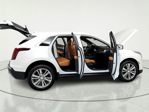 Certified 2025 Cadillac XT5 Premium Luxury w/ LPO, Floor Liner Package AWD/4WD image 13
