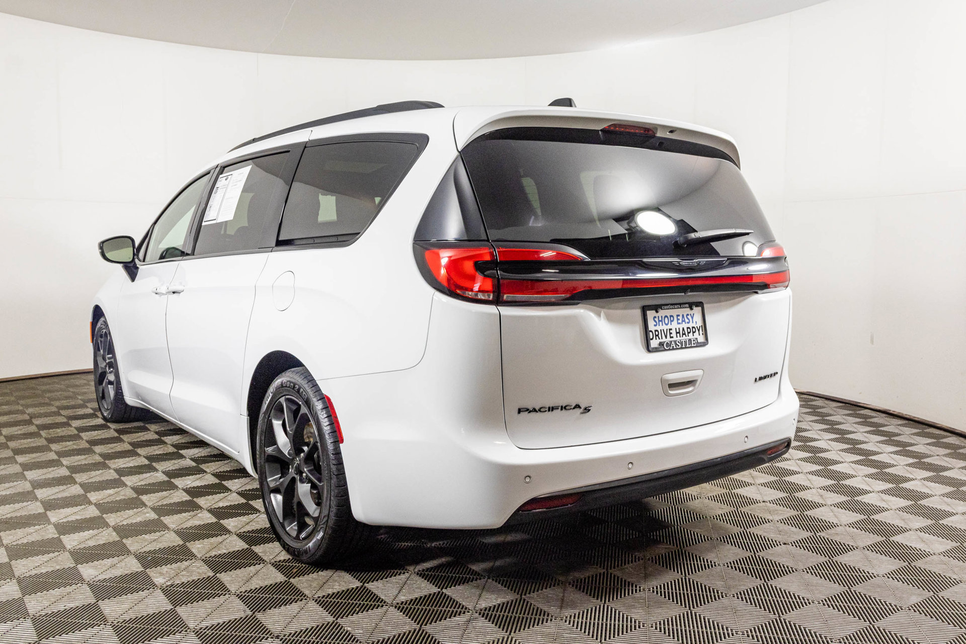 Used 2025 Chrysler Pacifica Limited FWD image 22