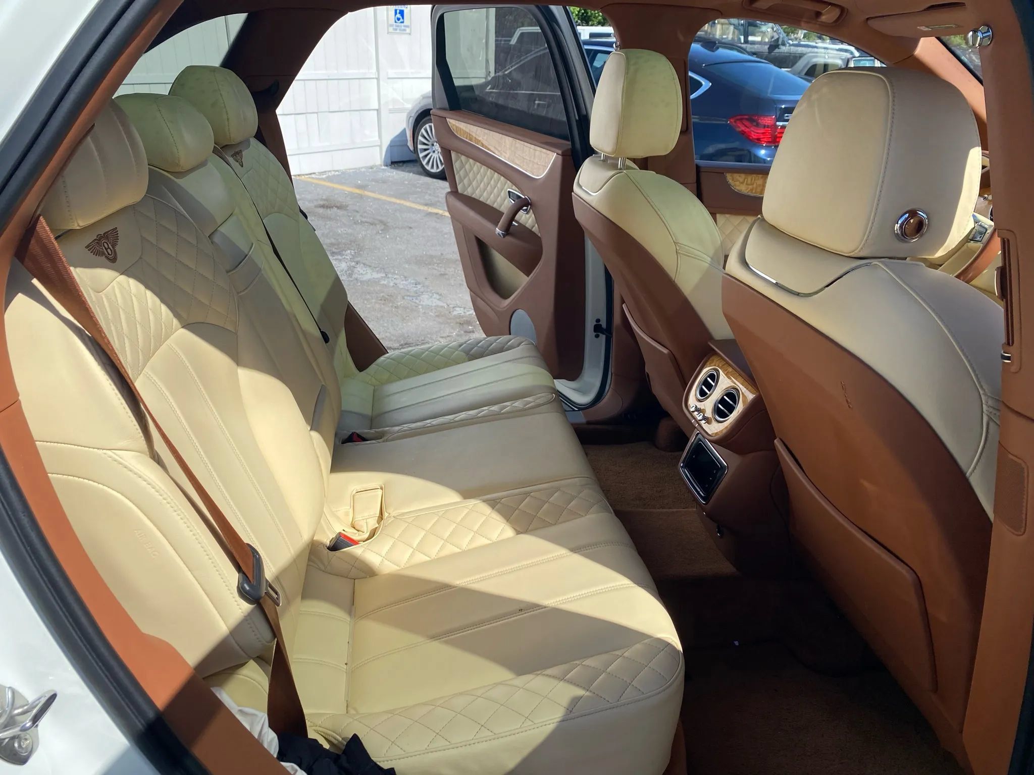 Used 2017 Bentley Bentayga AWD/4WD image 28