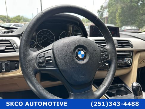Used 2018 BMW 320i Sedan w/ Premium Package image 19