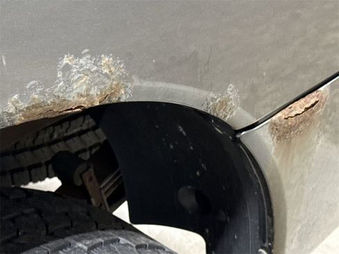 Used 2005 Nissan Titan LE w/ (T01) Tow Pkg image 38